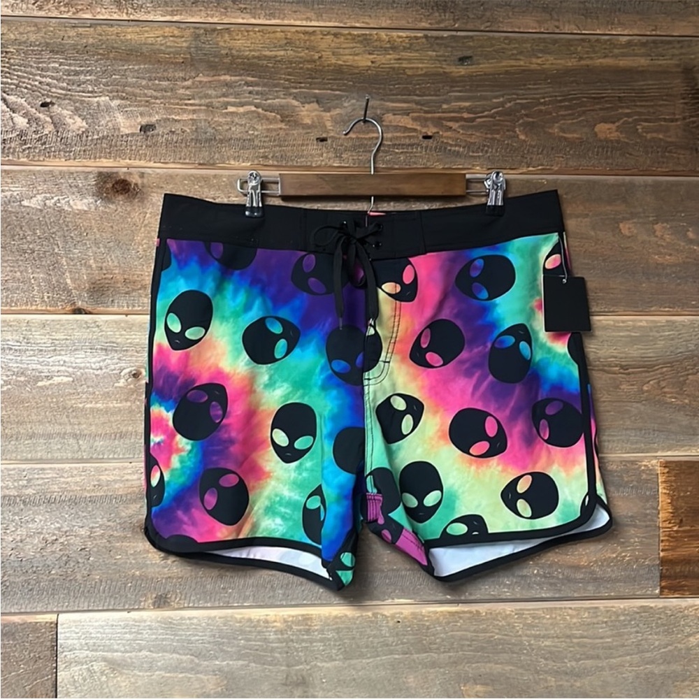 Hot Topic Midnight Hour NWT neon alien Swim trunks Size 38